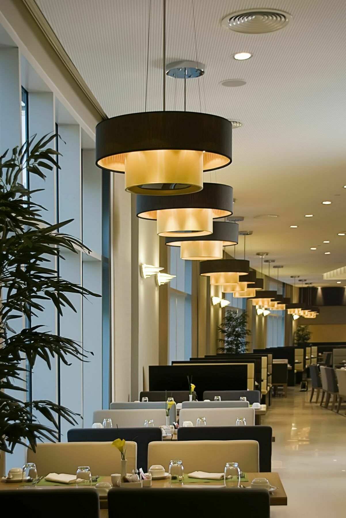 Grand Millennium Al Wahda Hotel And Executive Apartments Abu Dhabi Restaurant photo